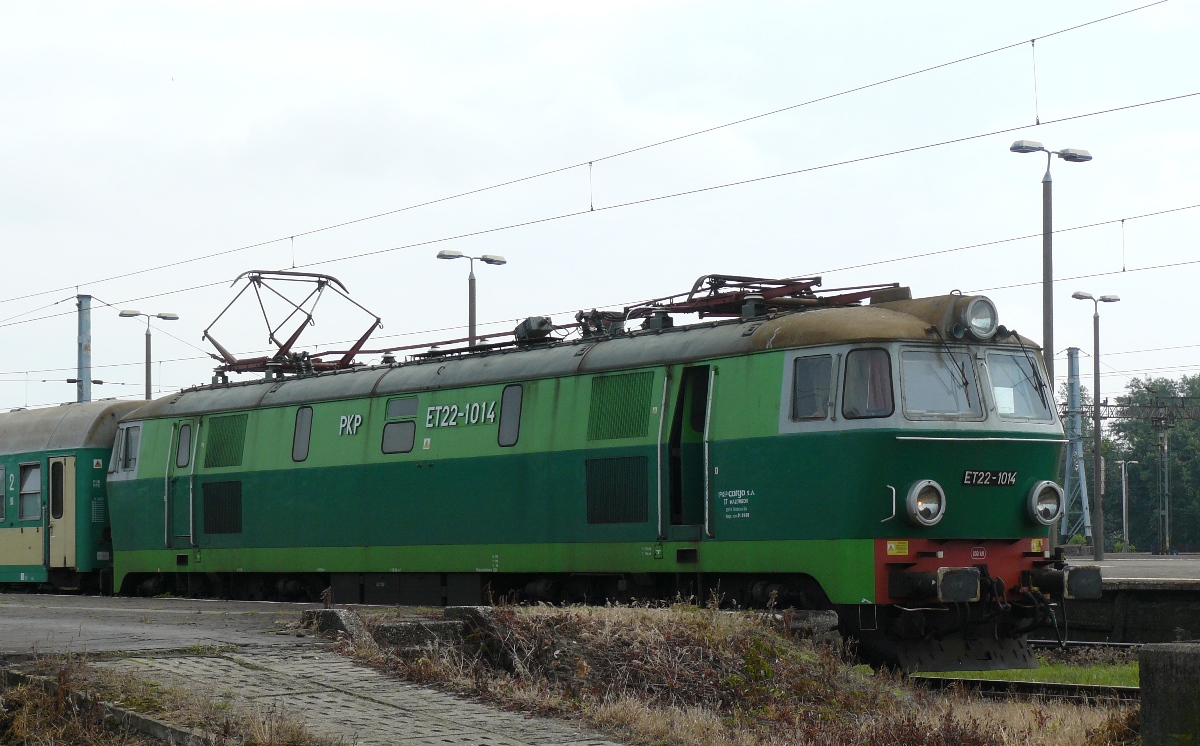 ET22-1014
ET22-1014 ( rok produkcji 1986 ) zielone barwy nosił do 2016 roku. 
Słowa kluczowe: ET22 ET22-1014 WarszawaZachodnia