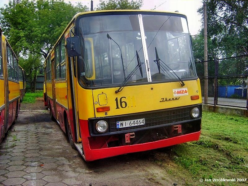 1611
Ku pamięci zakładu Inflancka..
Ikarus 260.04 / Prod. 1983 / NG 1993 / NG2 1999 ex348 / skreślenie 06.2007
Słowa kluczowe: ik260 1611 ZajezdniaRedutowa 2plac 2007