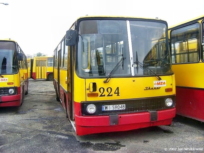 224
Spadek po Chełmskiej
Ikarus 260.04 / prod. 1985 / NG 1991 / 1995 ex1668 / NG2 1998 / kasacja 10.2007
Słowa kluczowe: ik260 224 ZajezdniaOstrobramska 2007