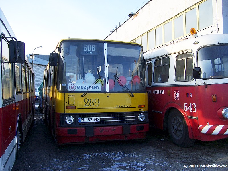 289
W oczekiwaniu na remont, już pod opieką KMKM.
Słowa kluczowe: IK260 289 KMKM ZajezdniaOstrobramska 2008