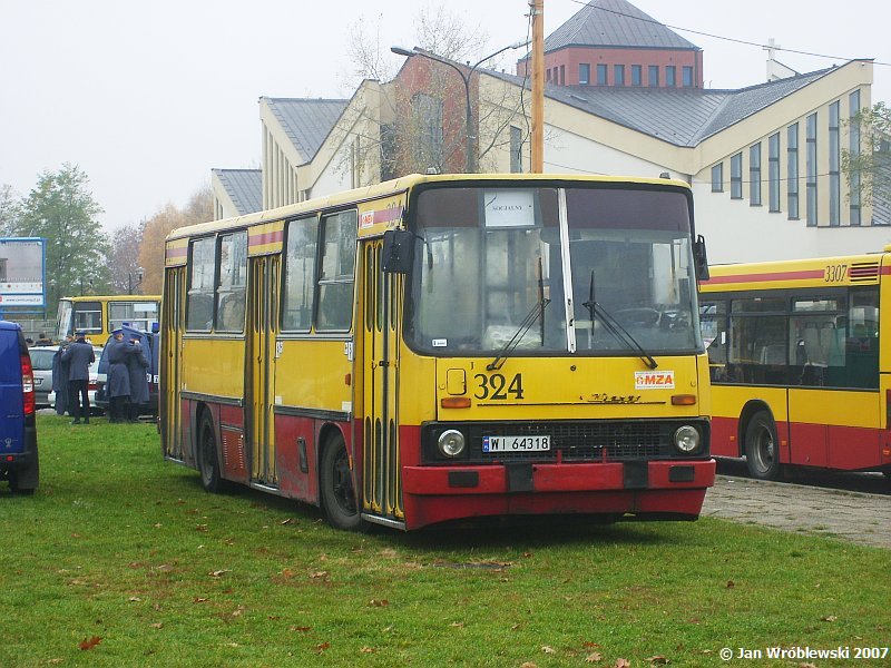 324
Autobus socjalny - akcja cmentarna 2007
Słowa kluczowe: IK260 324 CmentarzPólnocny Socjal WS2007