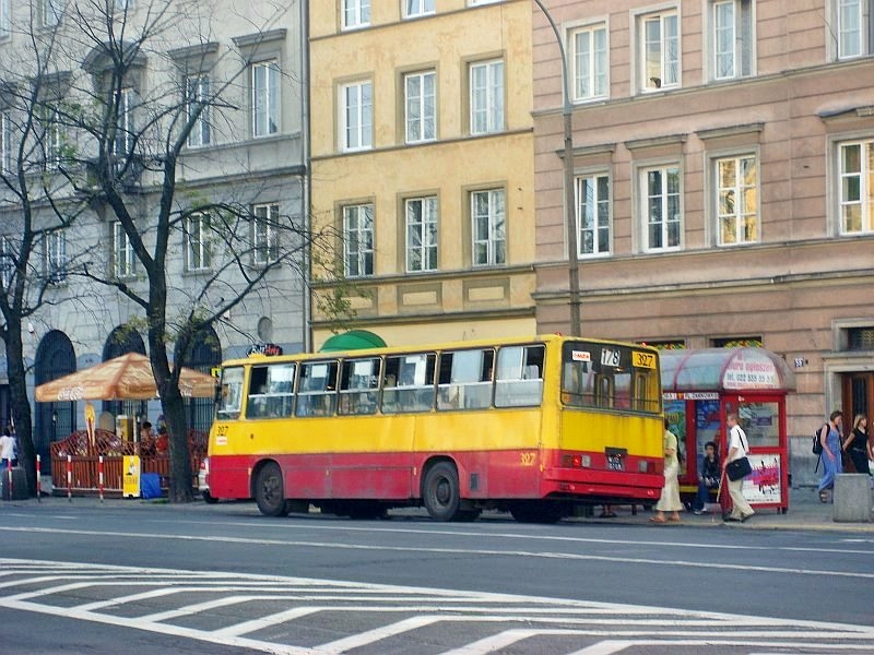 327
Wspomnienie Krakowskiego Przedmieścia sprzed remontu
Słowa kluczowe: IK260 327 180 KrakowskiePrzedmieście 2007