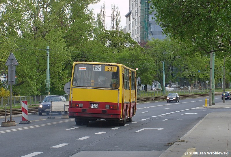 391
Dziś wygląda to już inaczej. Wozu nie ma, wiadukt jest przebudowany, a na 157 tylko mobilis..
Słowa kluczowe: IK260 391 157 Andersa 2008