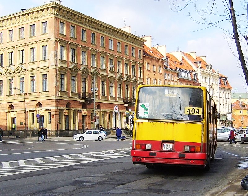 404
Wóz w takim samym stanie jak jezdnia. Ulica doczekała sie remontu, autobus już nie..
Słowa kluczowe: IK260 404 174 KrakowskiePrzedmieście 2007