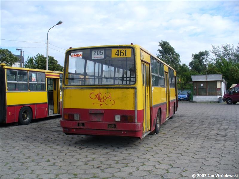 461
Zjazd z linii - prosto na złom..
Słowa kluczowe: ik260 461 ZajezdniaRedutowa 2plac 2007