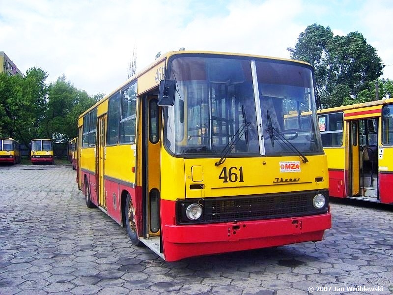 461
W oczekiwaniu na kupca
Ikarus 260.04 / Prod. 1985 / NG 1994 / skreślenie 04.2007, kasacja 08.2007
Słowa kluczowe: ik260 461 ZajezdniaRedutowa 2plac 2007