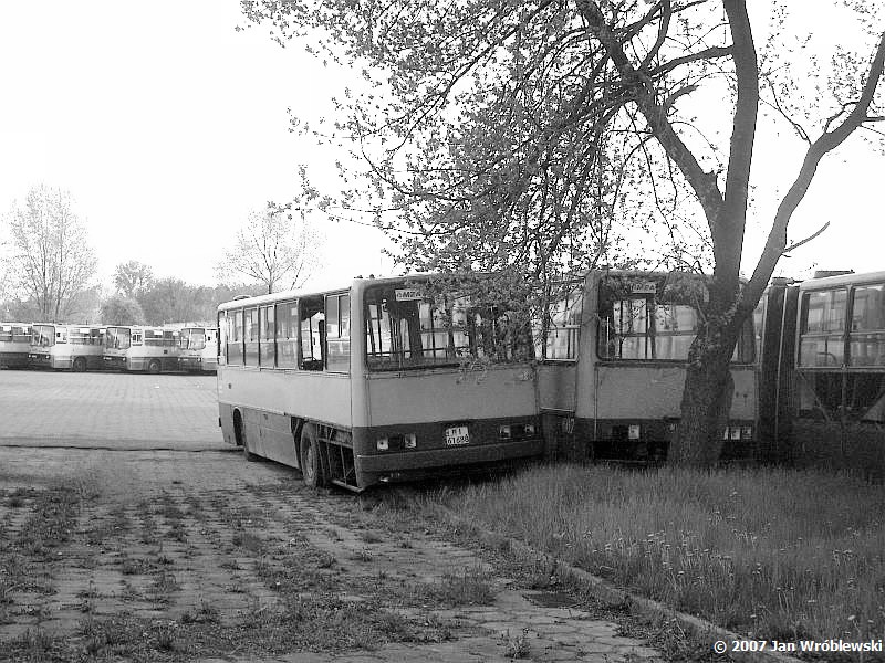 602
Ikarus 260.04 / Prod 1985 / NG 1992 / NG2 1997 / Skreślenie 03.2007
Słowa kluczowe: ik260 602 ZajezdniaRedutowa 2plac 2007