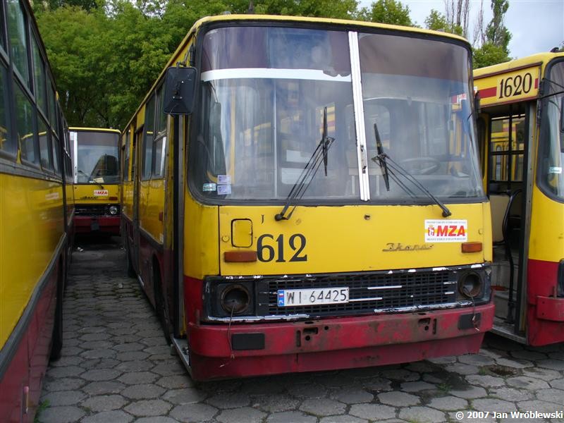 612
Ikarus 260.04 / Prod. 1979 / NG 1988 / Odb. 1991 (Nowe nadwozie, ex ik280.26 #2763) / 1995 ex1101 / NG2 2001 / skreślenie 06.2007
Słowa kluczowe: ik260 612 ZajezdniaRedutowa 2plac 2007