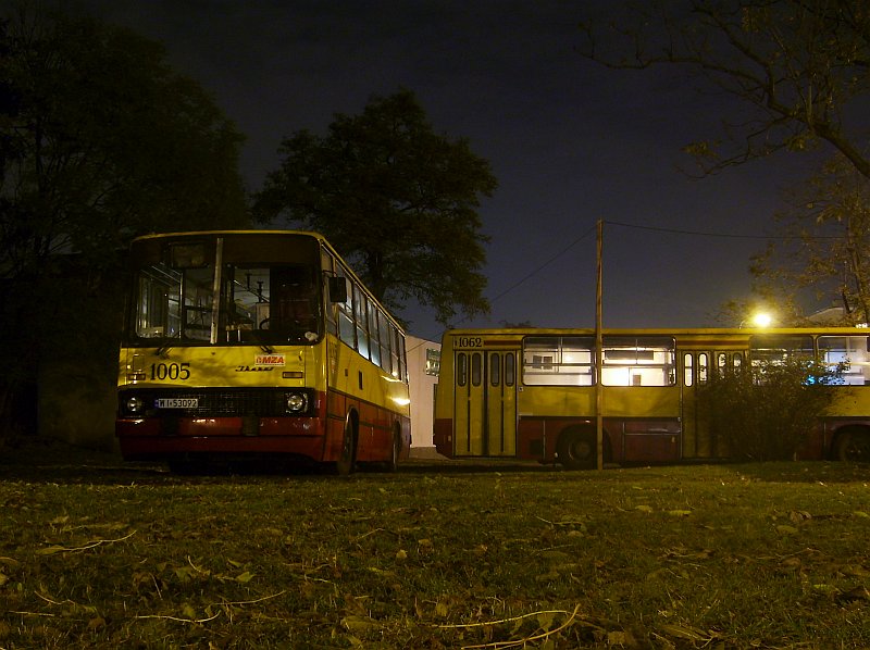 1005
Autobus socjalny podczas akcji cmentarnej 2007.
Słowa kluczowe: IK260 1005 Kołowa kasa WS2007