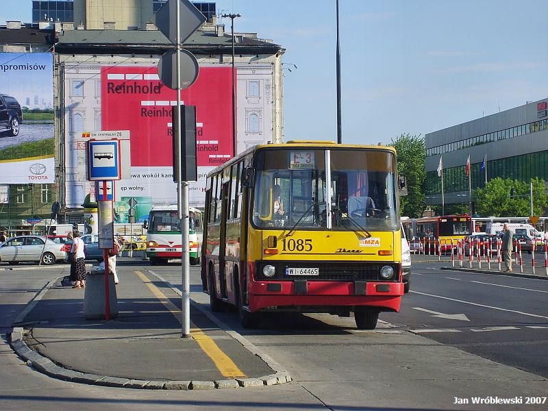 1085
Kolejna fotka z cyklu 'Wozu nie ma, linii nie ma'..
Słowa kluczowe: MZA Ik260 1085 E-3 2007