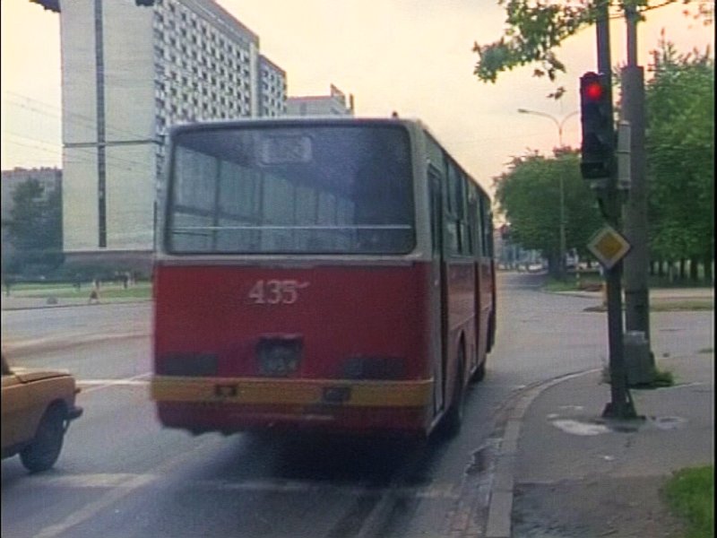  435
Solówka 435 z układem wydechowym umieszczonym centralnie z tyłu.
Słowa kluczowe: IK260 435 175 Marchlewskiego 1985