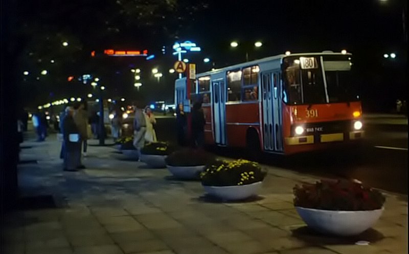  391
Kadr z filmu 'Dekalog"
Ikarus 260.04 / prod. 1985 / NG1 1994
Słowa kluczowe: IK260 391 180 Marszałkowska 1988