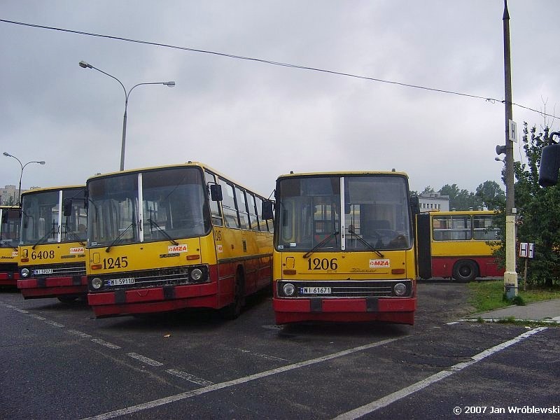 1206 1245
Ciemne chmury nad ostrobramskimi solówkami, wozami osiagającymi największe przebiegi
Słowa kluczowe: ik260 1206 1245 ZajezdniaOstrobramska 2007