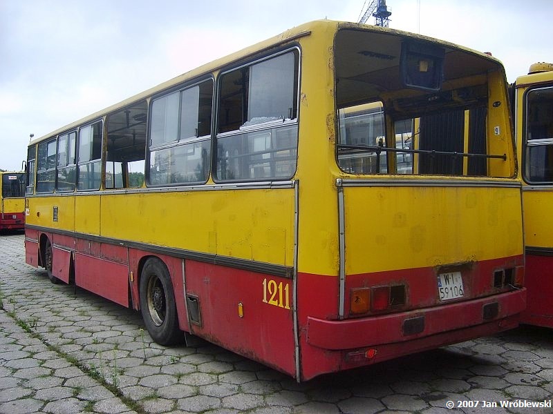 1211
Juz częciowo goły..
Słowa kluczowe: ik260 1211 ZajezdniaRedutowa 2007