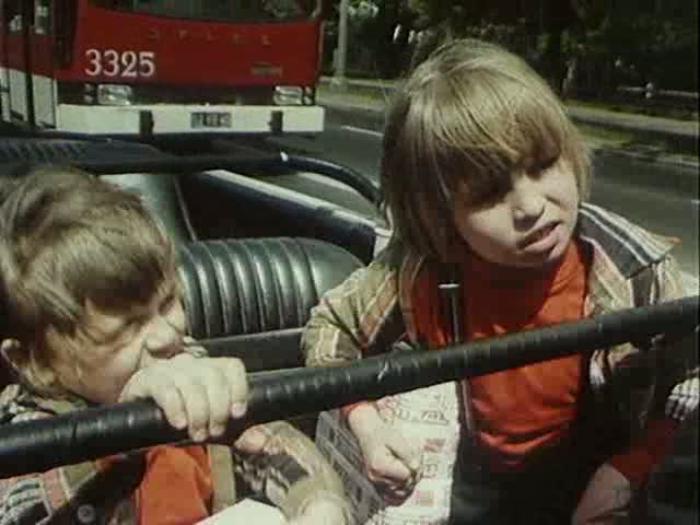 3325
Kadr z filmu 'Rodzina Leśniewskich' (1980)
Słowa kluczowe: PR100 3325 AlejeUjazdowskie 1980