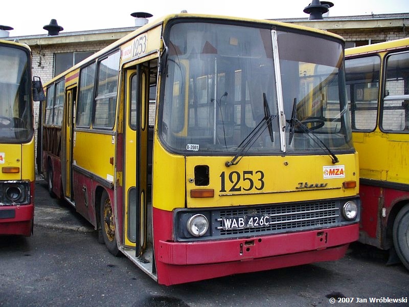 1253
Kasacja
Ikarus 260.04 / prod. 1984 / NG 1992 / NG2 1996 / skreślenie 04.2007
Słowa kluczowe: ik260 1253 ZajezdniaOstrobramska 2007