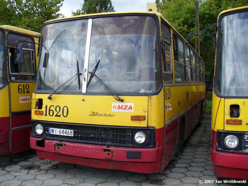 1620
Ikarus 260.04 / Prod. 1983 / NG 1989 / odb. 1993 ex376 / NG2 1999 ex639 / skreślenie 04.2007
Słowa kluczowe: ik260 1620 ZajezdniaRedutowa 2plac 2007