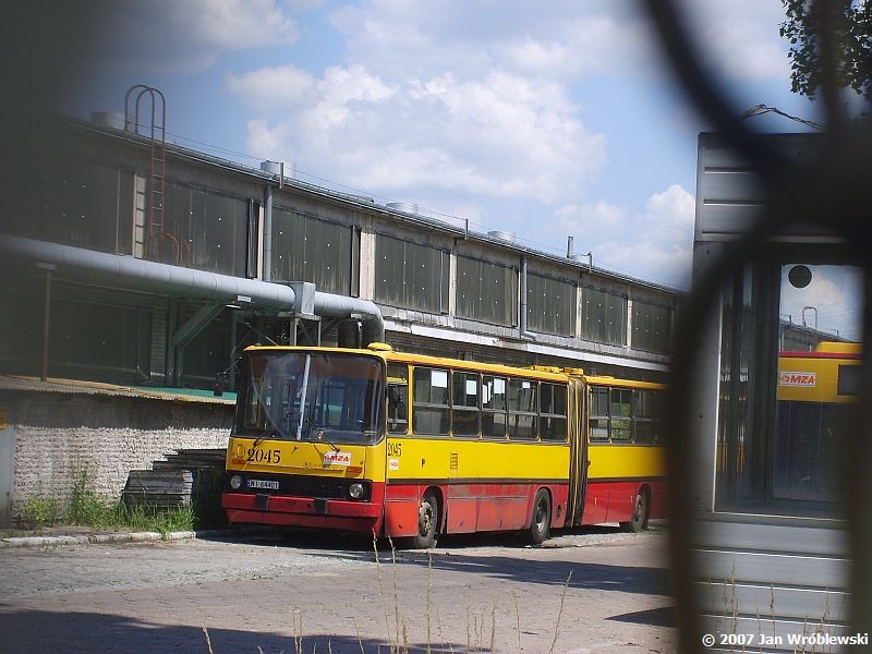 2045
Kasacja
Ikarus 280.26 / Prod. 1987 / NG 1994 / NG2 2000 / skreślenie 05.2007
Słowa kluczowe: ik280 2045 ZajezdniaWoronicza 2007