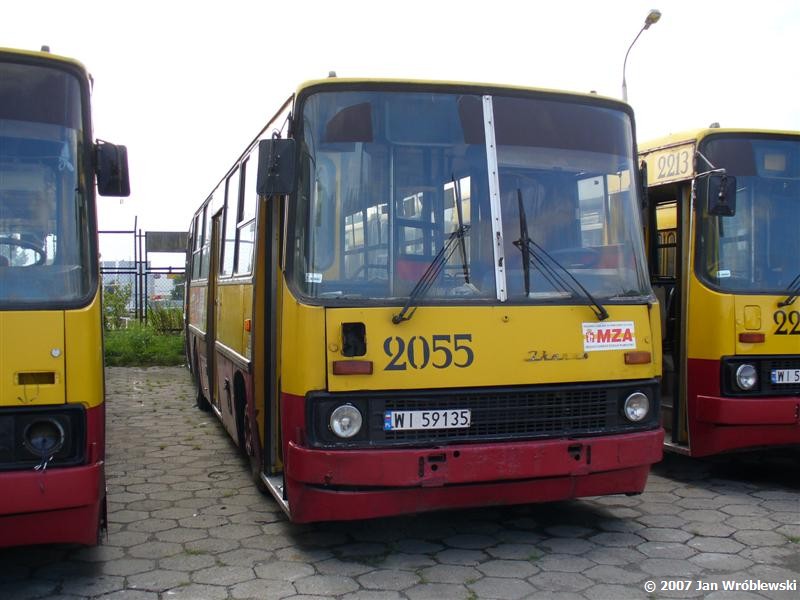 2055
Jeszcze kompletny czeka na kupca
Ikarus 280.26 / Prod. 1991 / NG 1999 ex3078 / Skreślenie 06.2007
Słowa kluczowe: ik280 2055 ZajezdniaRedutowa 2plac 2007