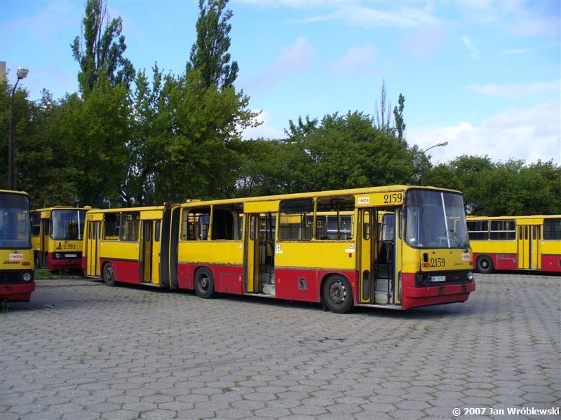 2159
Kasacja
Ikarus 280.26 / Prod. 1990 / NG 1998 / skreślenie 06.2007
Słowa kluczowe: ik280 2159 ZajezdniaRedutowa 2plac 2007