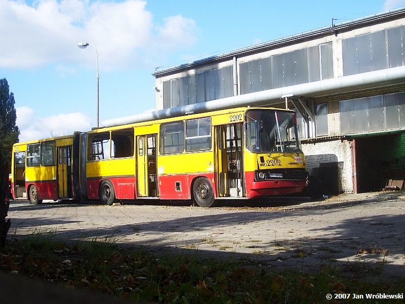 2202
Kasacja
Ikarus 280.26 / Prod. 1990 / NG 1998 / Kasacja 07.2007
Słowa kluczowe: ik280 2202 ZajezdniaWoronicza 2007