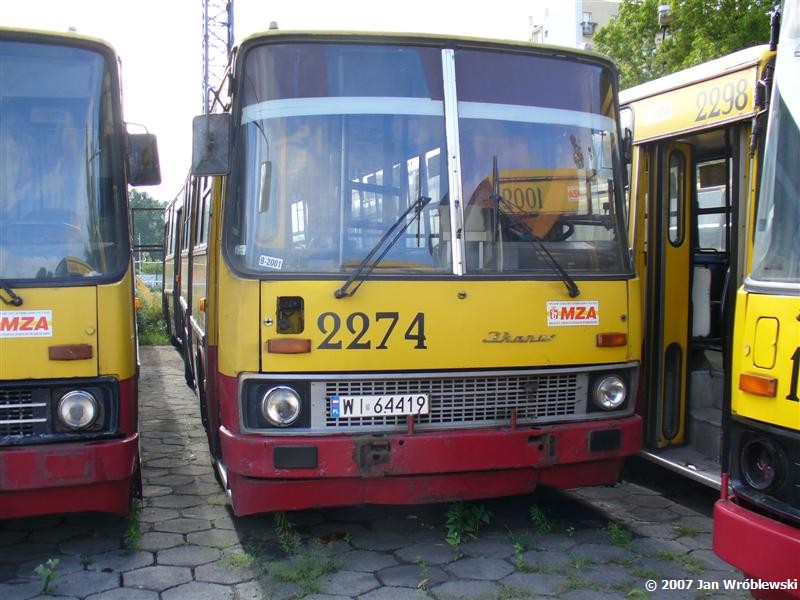 2274
Z szarą atrapą do samego końca..
Ikarus 280.26 / Prod. 1987 / NG 1994 / NG2 2000 / skreślenie 04.2007
Słowa kluczowe: ik280 2274 ZajezdniaRedutowa 2007