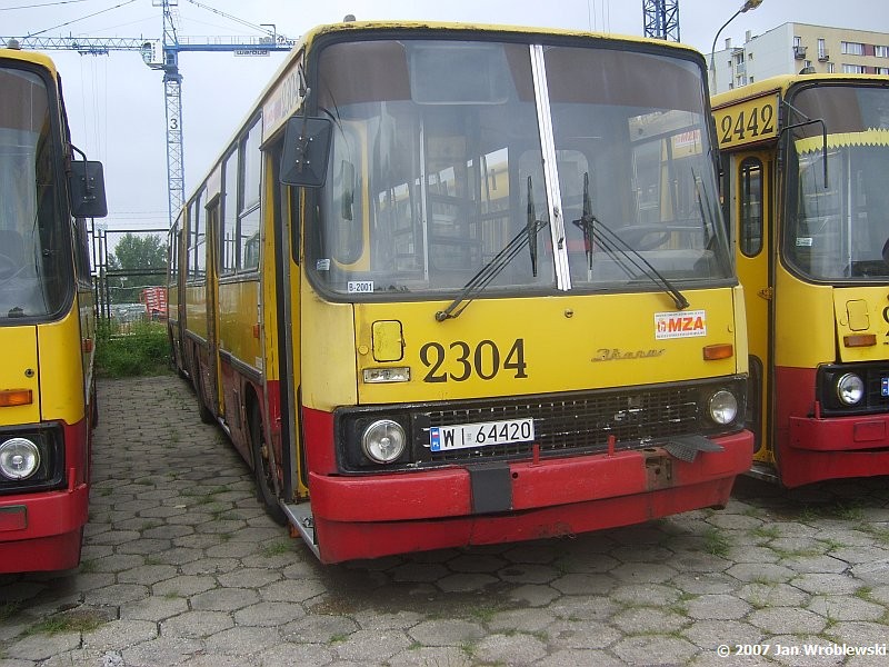 2304
Nieco wyblakł
Ikarus 280.26 / Prod. 1987 / NG 1993 / NG2 2000 / skreślenie 04.2007
Słowa kluczowe: ik280 2304 ZajezdniaRedutowa 2007