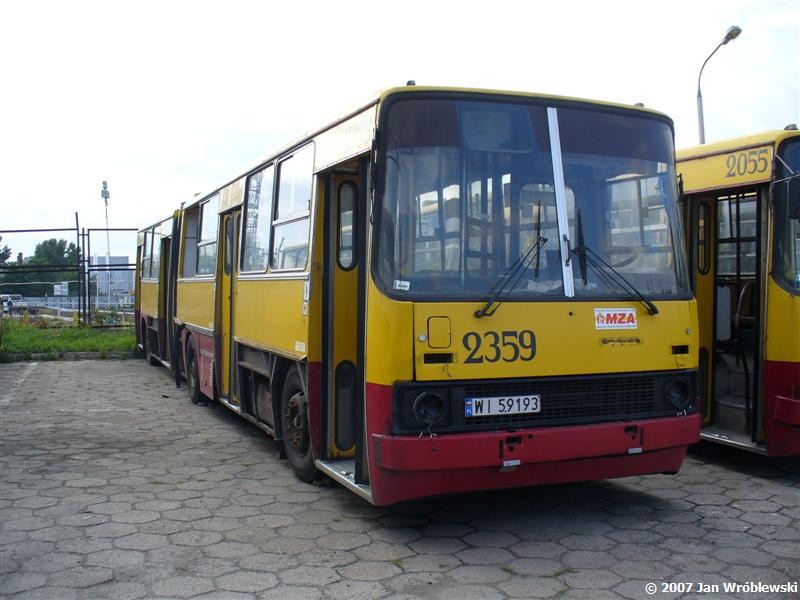 2359
Kasacja
Ikarus 280.26 / Prod. 1991 / NG 1999 / skreślenie 04.2007
Słowa kluczowe: ik280 2359 ZajezdniaRedutowa 2007