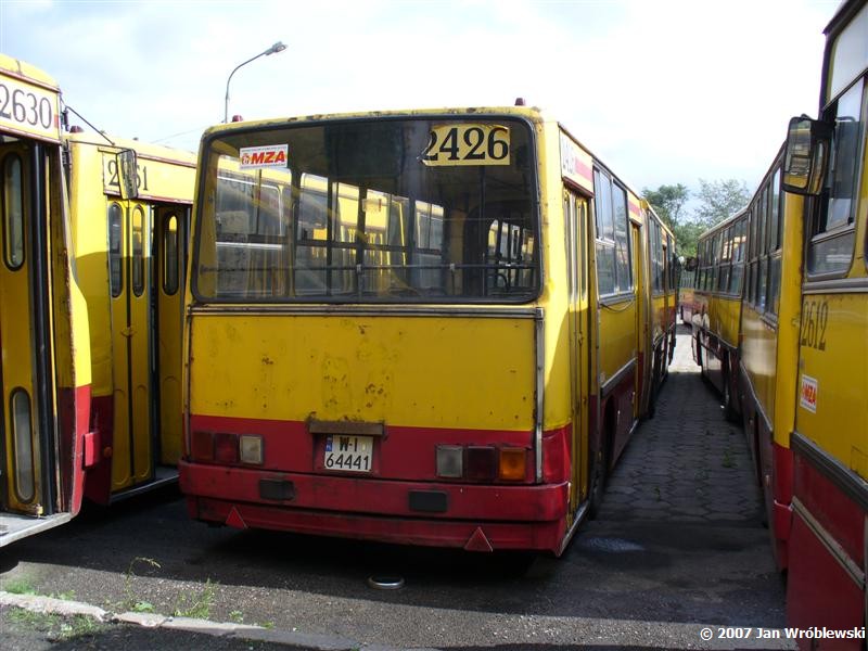 2426
Numer taborowy zużyty.. Jak i cały autobus.
Ikarus 280.26 / Prod. 1987 / NG 1995 / NG2 2000 / skreslenie 04.2007
Słowa kluczowe: ik280 2426 ZajezdniaRedutowa 2plac 2007