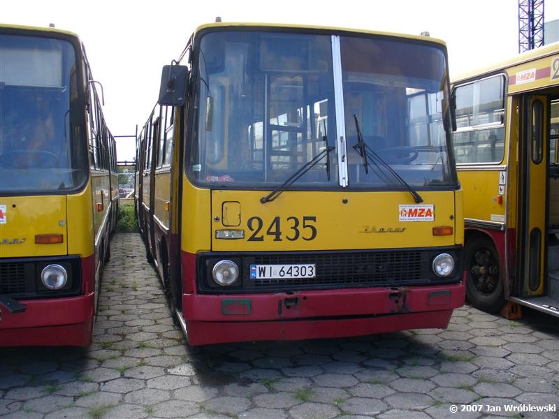 2435
Oczekiwanie na kupca..
Ikarus 280.26 / Prod. 1987 / NG 1995 / NG2 2000 / skreślenie 05.2007
Słowa kluczowe: ik280 2435 ZajezdniaRedutowa 2plac 2007