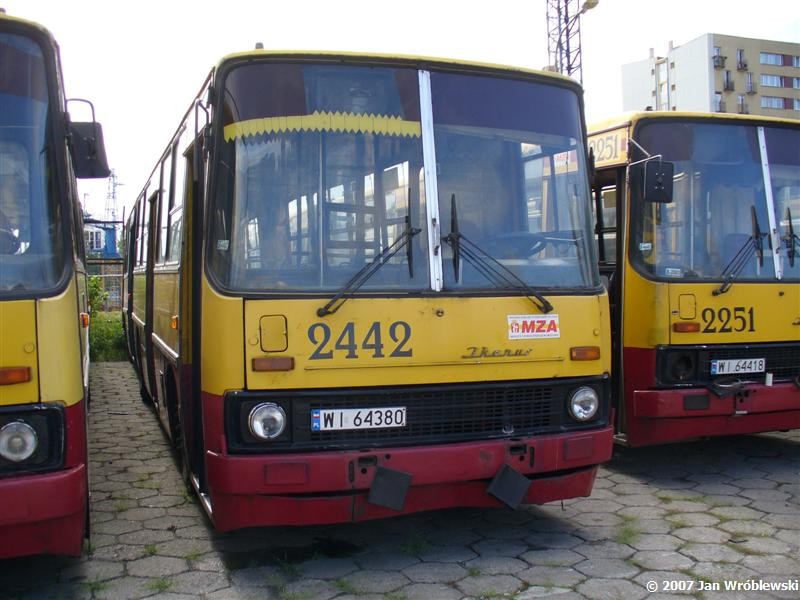 2442
Ikarus 280.26 / Prod. 1989 / NG 1995 / NG2 2000 / skreślenie 05.2007
Słowa kluczowe: ik280 2442 ZajezdniaRedutowa 2plac 2007