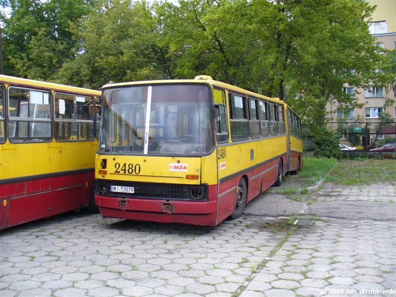 2480
Załamał się
Ikarus 280.26 / Prod. 1987 / NG 1995 / NG2 2000 / 2003 ex2752 / skreślenie 05.2007
Słowa kluczowe: ik280 2480 ZajezdniaRedutowa 2plac 2007