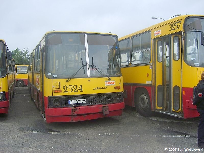 2524
kasacja..
Ikarus 280.26 / Prod. 1991 / NG 1999 / 2003 ex2806 / skreślenie 04.2007
Słowa kluczowe: ik280 2524 ZajezdniaOstrobramska 2007