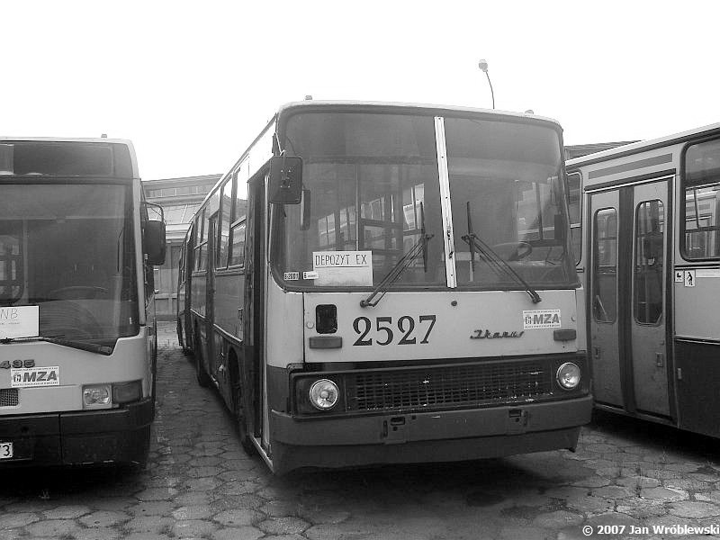 2527
Jeszcze w depozycie..
Ikarus 280.26 / Prod. 1990 / NG 1998 / 2003 ex2920 / skreślenie 05.2007 / Kasacja 08.2007
Słowa kluczowe: ik280 2527 ORT 2007