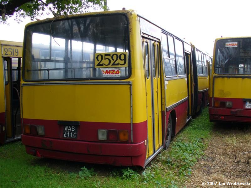 2529
Ikarus 280.26 / prod. 1984 / NG 1996 ex3047 / skreślenie 04.2007
Słowa kluczowe: ik280 2529 ZajezdniaRedutowa 2007