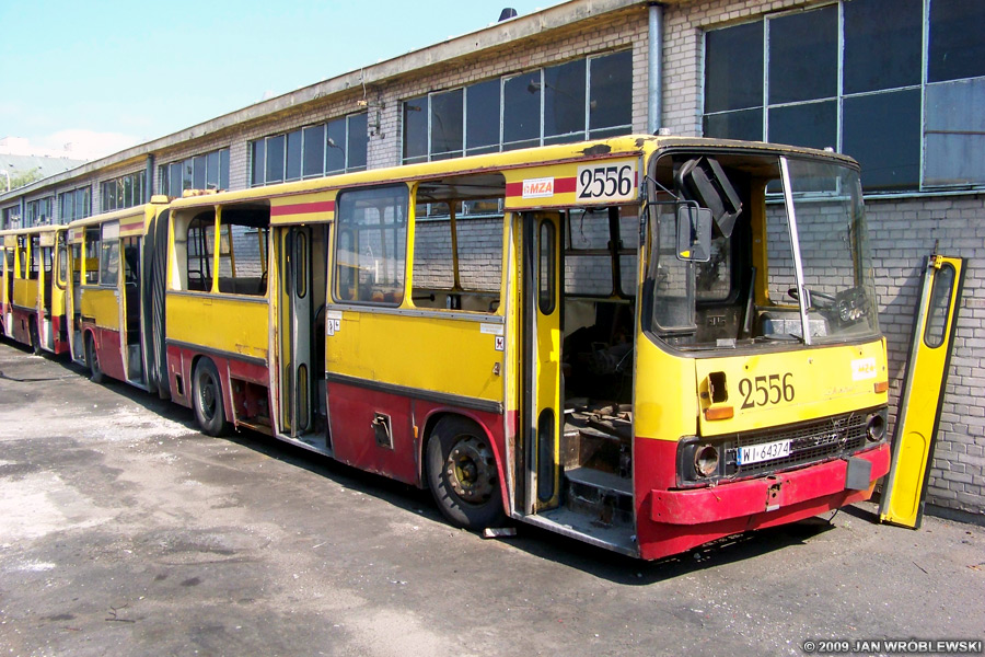 2556
Kasacja 
Ikarus 280.26 / Prod. 1986 / NG 1994 / NG2 2000 / skreślenie 01.2009
Słowa kluczowe: ik280 2556 ZajezdniaOstrobramska 2009