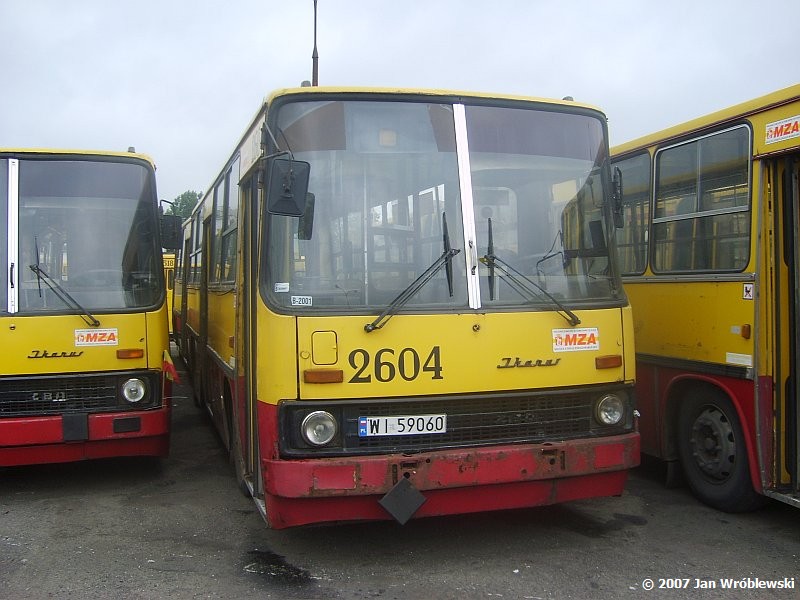 2604
Odstawiony...
Ikarus 280.26 / Prod. 1990 / NG 1999 / skreślenie 05.2007
Słowa kluczowe: ik280 2604 ZajezdniaOstrobramska 2007