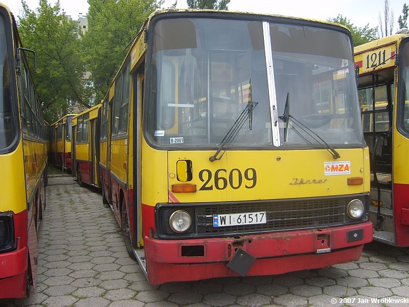 2609
Ikarus 280.26 / Prod. 1986 / NG 1992 / 1995 ex3309 / NG2 1999 / skreślenie 06.2007
Słowa kluczowe: ik280 2609 ZajezdniaRedutowa 2007