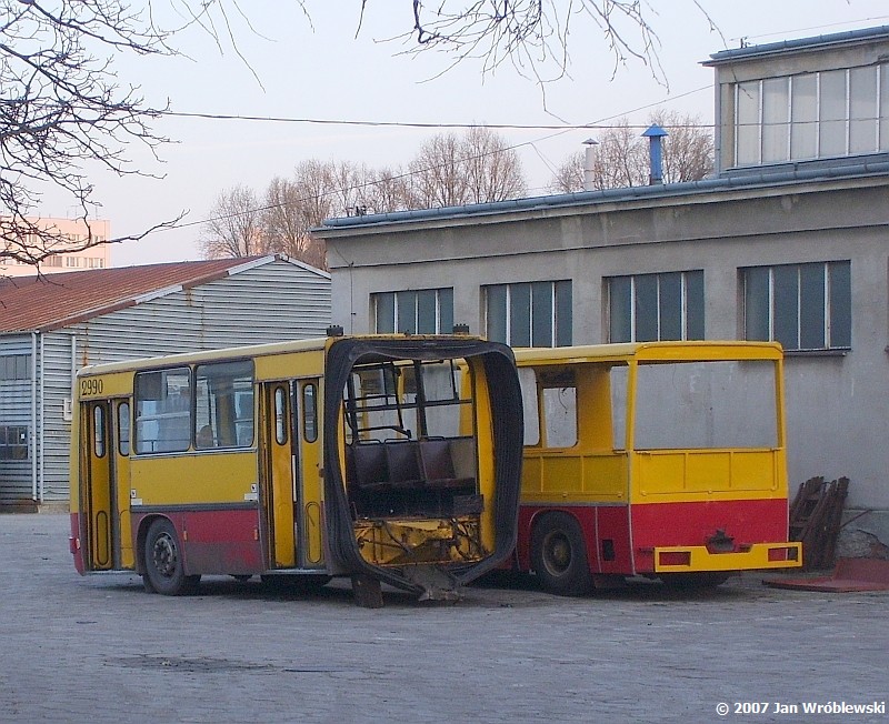 2990
2990 nie uniknął ścięcia, ale Jego gospodarczy kolega jeździ do dziś.

Miała być najpierw seria 27xx, ale nic sensownego nie znalazłem.. 
Słowa kluczowe: ik280 2990 ORT 2007