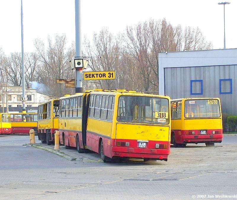 3118
Sektor 31. Druga wysepka dla kasatów.
Ikarus 280.57 / Prod. 1990 / NG 1999 / skreślenie 04.2007
Słowa kluczowe: ik280 3118 ZajezdniaStalowa 2007