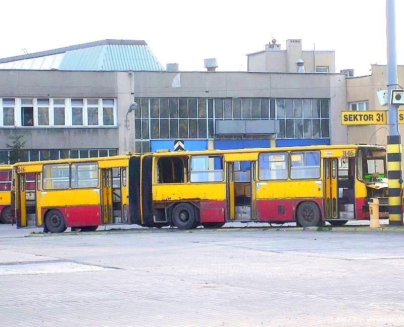 3146
Ikarus 280.26 / Prod. 1991 / NG 1999 / skreslenie 01.2007
Słowa kluczowe: ik280 3146 ZajezdniaStalowa 2007