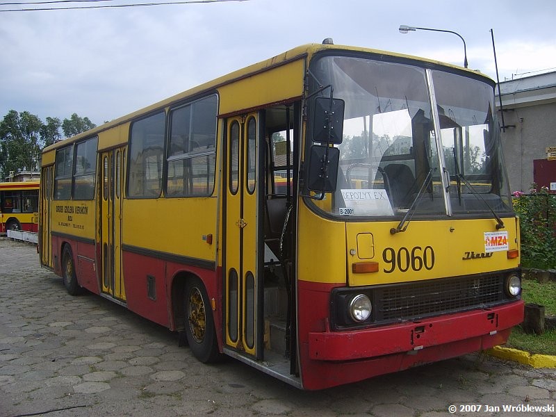 9060
Wystawiony na sprzedaż, prawie rok czekał na odbiorców.
Ikarus 260.02 / Prod. 1982 / 1983 ex234 / NG 1994 / NG2 2000 / skreślenie 05.2007 / Kasacja 04.2008
Słowa kluczowe: ik260 9060 ORT 2007