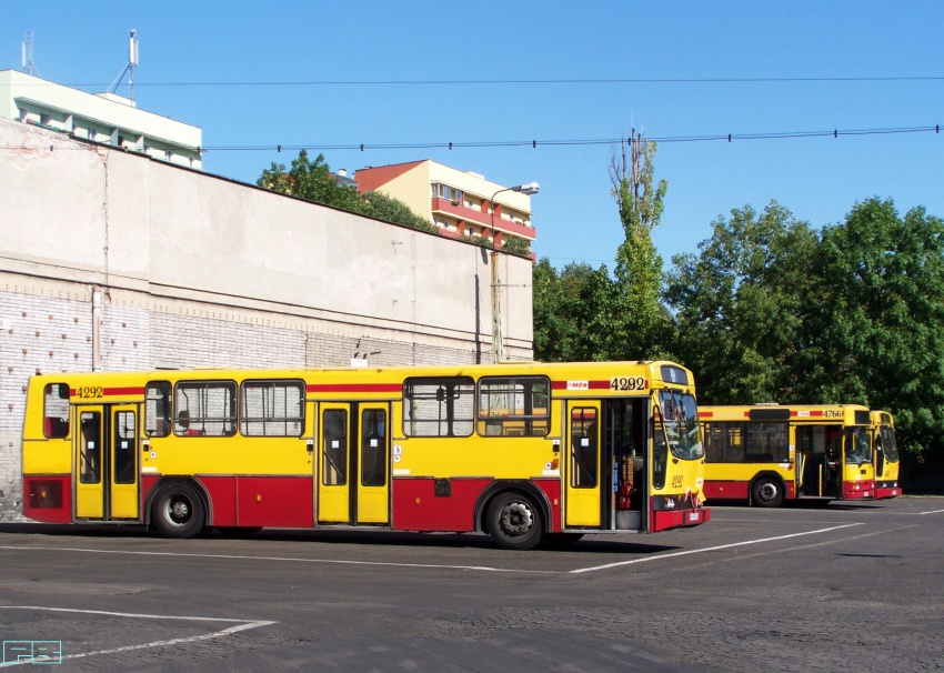 4292
Chełmski kwadrat na Redutowej.
Słowa kluczowe: 120M 4292 ZajezdniaRedutowa 2008