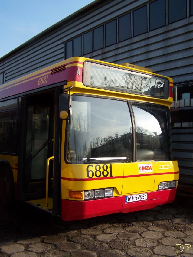 6881
Już bez okularów.
Słowa kluczowe: N4021 6881 T4 2008