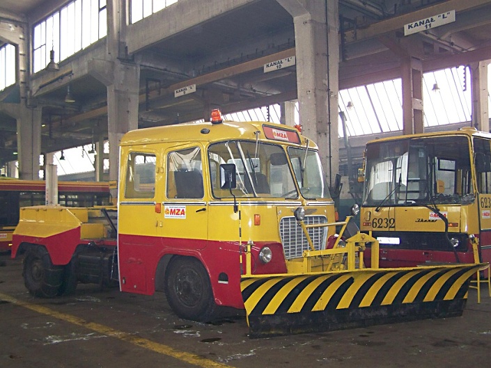 2009-01-09
Osiołek grzeje się do odśnieżania placu ORT
Słowa kluczowe: Ik620 799 ORT 2009