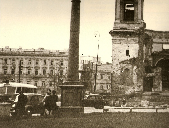 Chausson
Jeszcze na zruinowanym Placu Trzech Krzyży
Słowa kluczowe: APH48 PlacTrzechKrzyży 1948