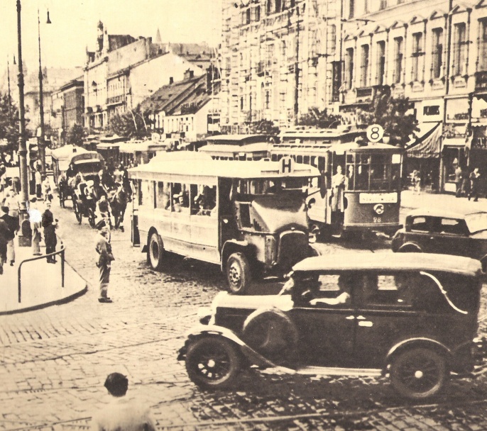 somua
Autobus Somua i Wagon A na skrzyżowaniu Alei Jerozolimskich z Marszałkowską
28 - produkcja 1906, kasacja 1944
Słowa kluczowe: Somua, WagonK AlejeJerozolimskie 1930