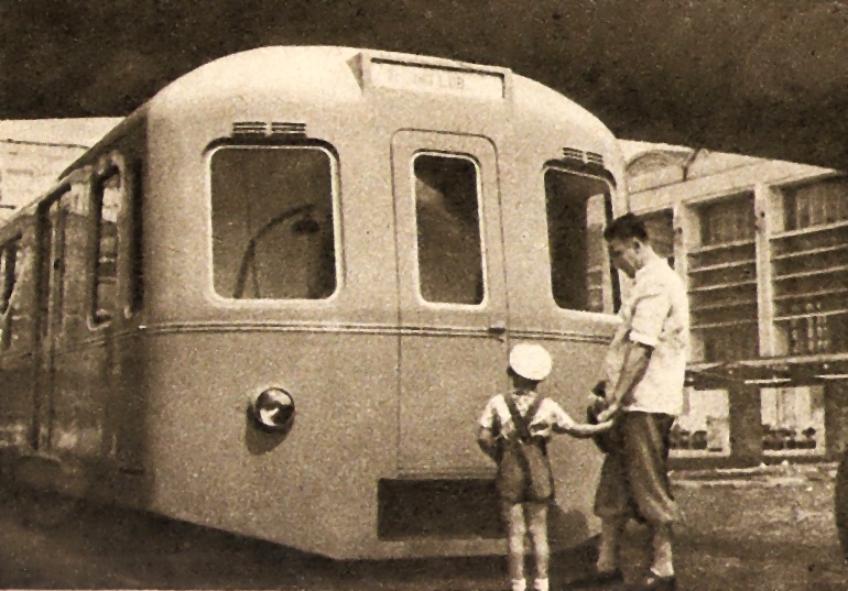 Prototyp-makieta wagonu metra
W 1953 roku wykonano nawet prototyp wagonu warszawskiego metra...
Słowa kluczowe: Prototyp wagonu metra