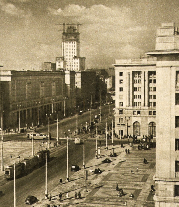 Vetra
Przecina Marszałkowską. Pałac Kultury w trakcie budowy.
Słowa kluczowe: VetraVBRh Piękna 1953