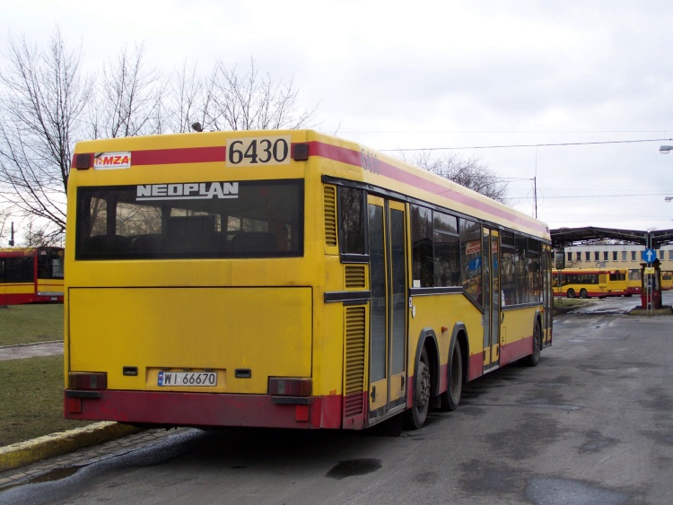 6430
Dziadek jest już mocno poobijany i połatany...
Słowa kluczowe: N4020 6430 ORT 2009